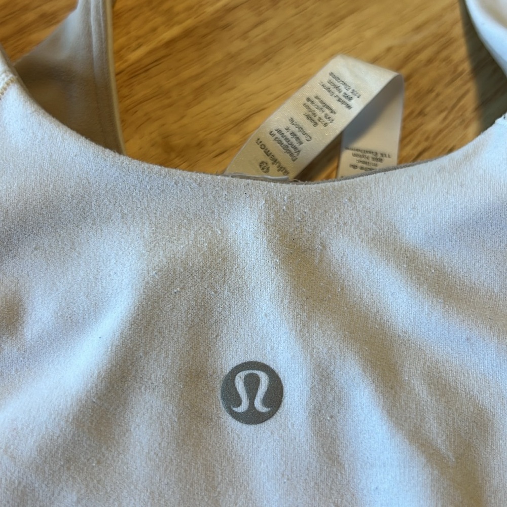 Lulu lemon white alight tank top size 8 - Picture 4 of 4